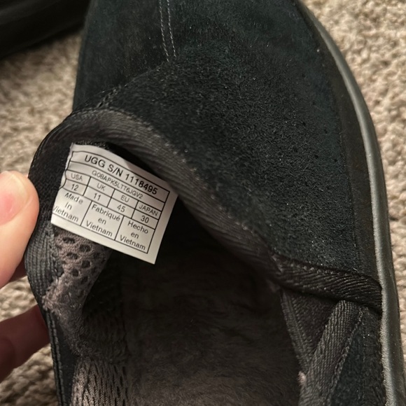 UGG Black Loafers Slip-Ons with Soft Fabric and Rounded Toe - Picture 2 of 9